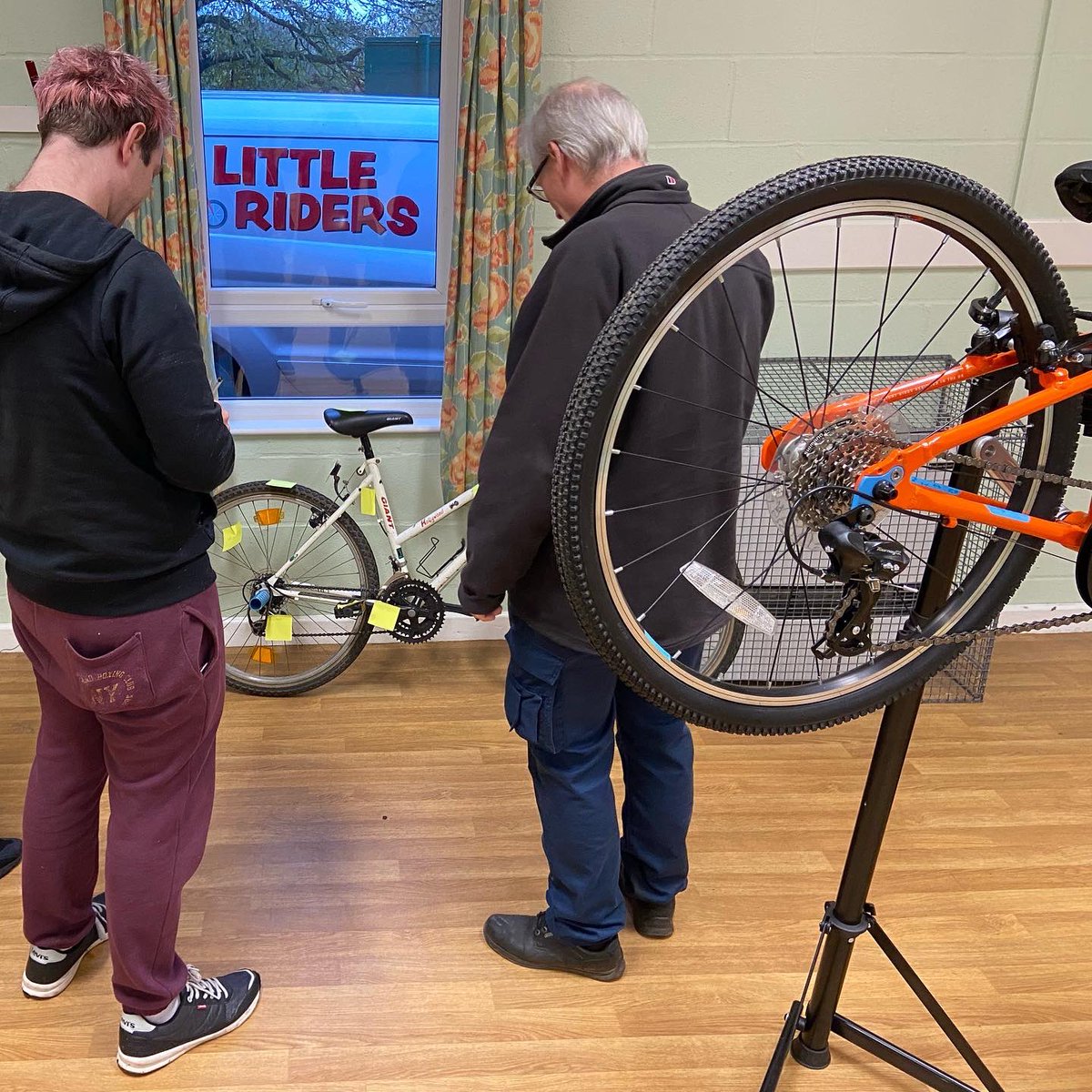 LittleRidersUK's tweet photo. This afternoon we held another Learn to Fix workshop at Eaton Park Community Centre in Norwich. 

The 3 hour workshop is designed for adults who would like to learn how to check that their bike/their families bikes are safe &amp; undertake minor repairs to keep them working well. https://t.co/mbr5tgLbXb
