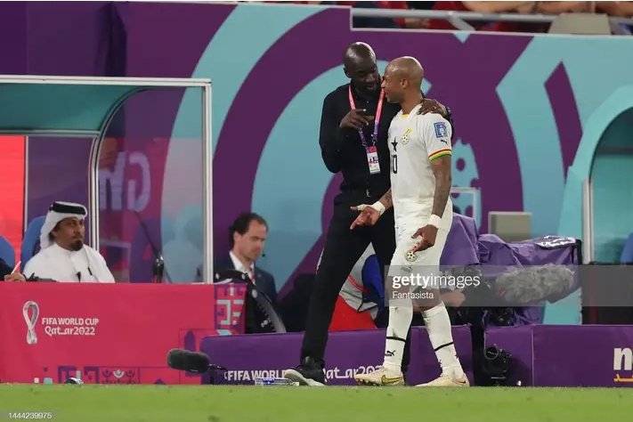 Nanakwamefrank's tweet photo. Dede Ayew; Coach why you change me?
Otto Addo; Wo Papa fr3 me s3 Jordan atena bench aky3😳 https://t.co/gMNkeJdwLh