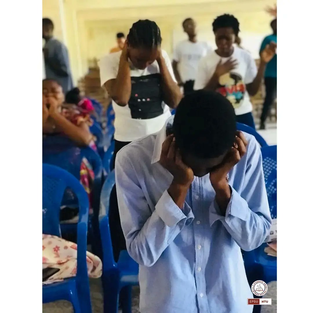 htuepsu's tweet photo. Moments from today's dress down service https://t.co/MpZm8uPJuO