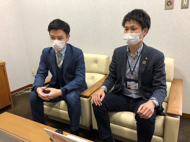 BichuBingoDenim's tweet image. 【中国銀行福山支店×デニム着用月間】
　中国銀行福山支店から「私たちもデニム着用して仕事を行っています！」とご応募いただきました！
備後圏域内の企業等の参加を随時募集しています。応募方法は下記のＵＲＬから！

onl.sc/pMYaNbJ

＃福山はデニムの産地
＃１１月１日はいい藍の日