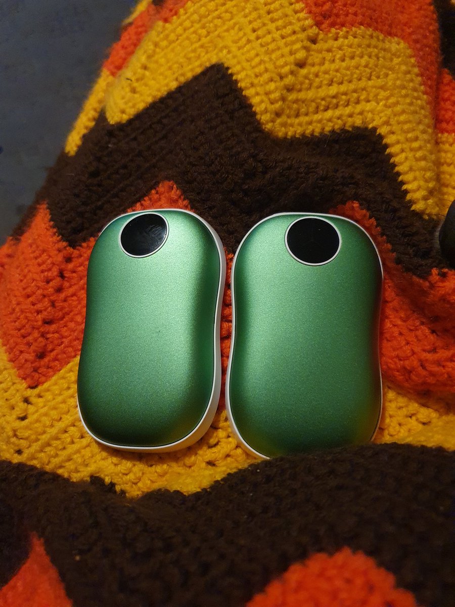 MoxieMcMurder's tweet photo. I bought some rechargeable hand warmers, they are an absolute game changer!
(As a niffty plus, you can also use them to charge your phone.)
#Raynaulds #fibro #ChronicPain #disability #winter #dogwalker https://t.co/25ZocvodXK