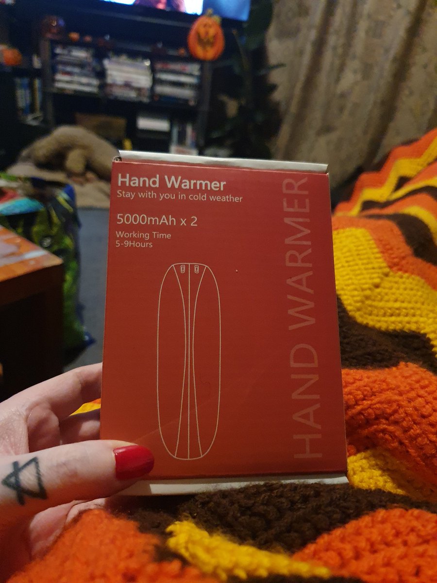 MoxieMcMurder's tweet photo. I bought some rechargeable hand warmers, they are an absolute game changer!
(As a niffty plus, you can also use them to charge your phone.)
#Raynaulds #fibro #ChronicPain #disability #winter #dogwalker https://t.co/25ZocvodXK