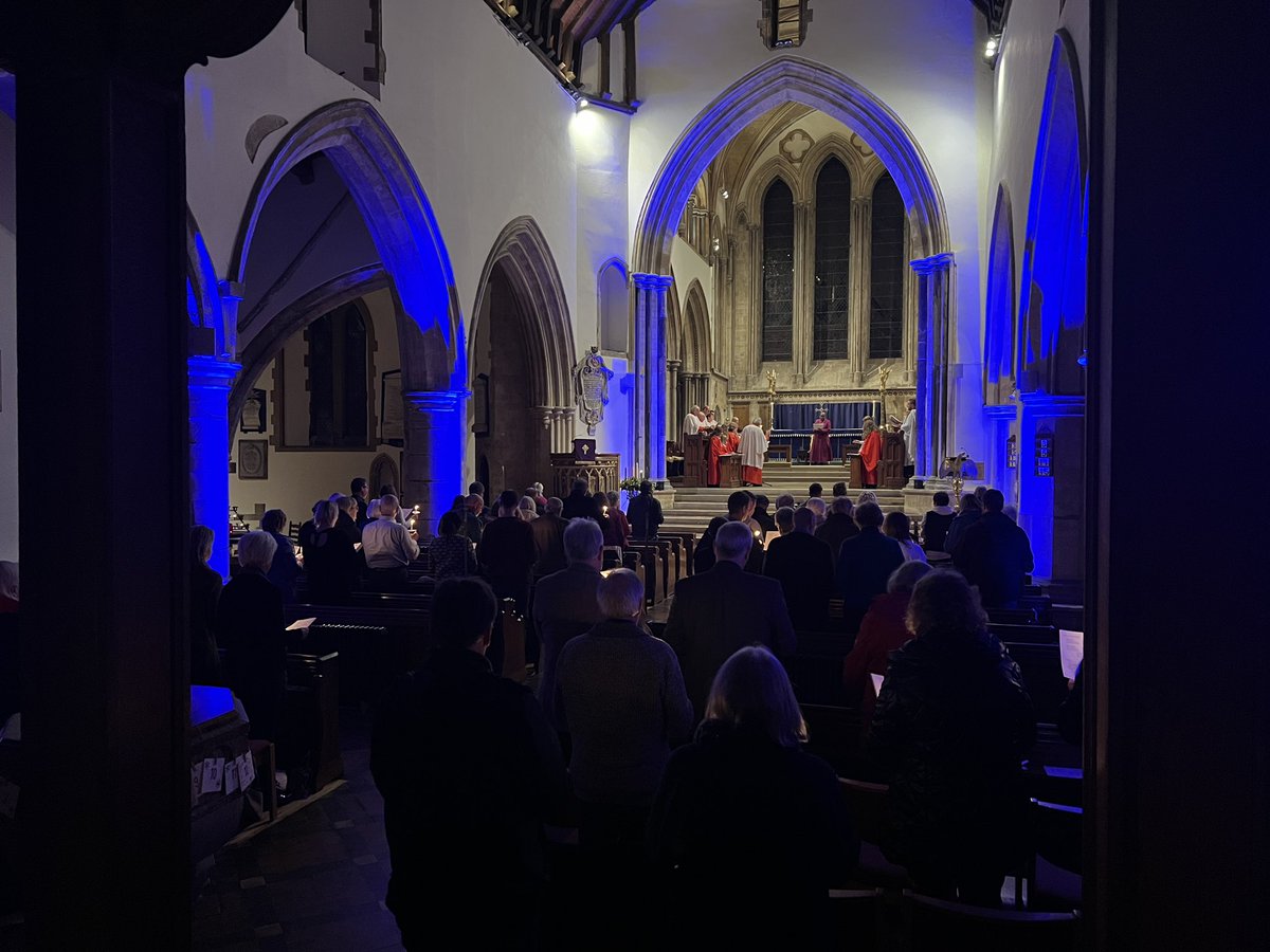 KentPAHire's tweet photo. All lit up for #Advent2022 #firstsundayofadvent #church  #kent https://t.co/1CtNnXvUxh