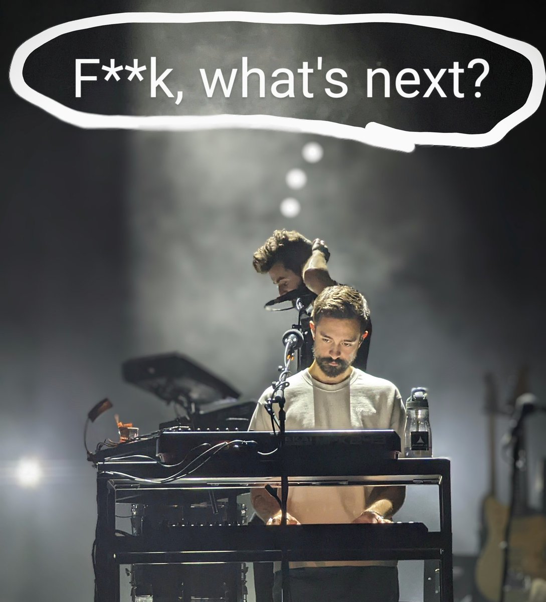 KatKajda's tweet image. @CharlieBarnes thought we won&apos;t notice he lost his setlist 🤣

#bastille #bastilleband #charliebarnes #bastillelive #bestbandever #Icantremember #helpmepieceitalltogether