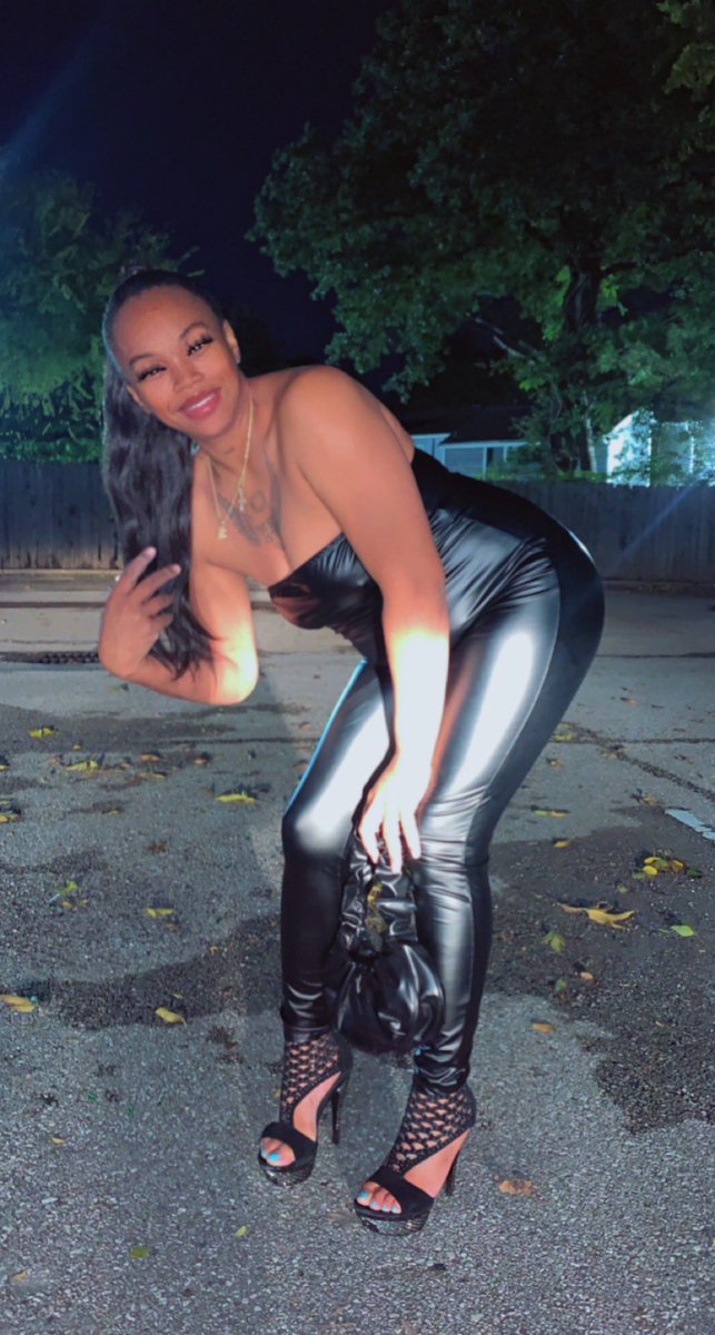 DippedNHoney__'s tweet photo. That’s my best friend, she’s a real bad bitch 😌💁🏼‍♀️ https://t.co/Oeq5mgJvoR