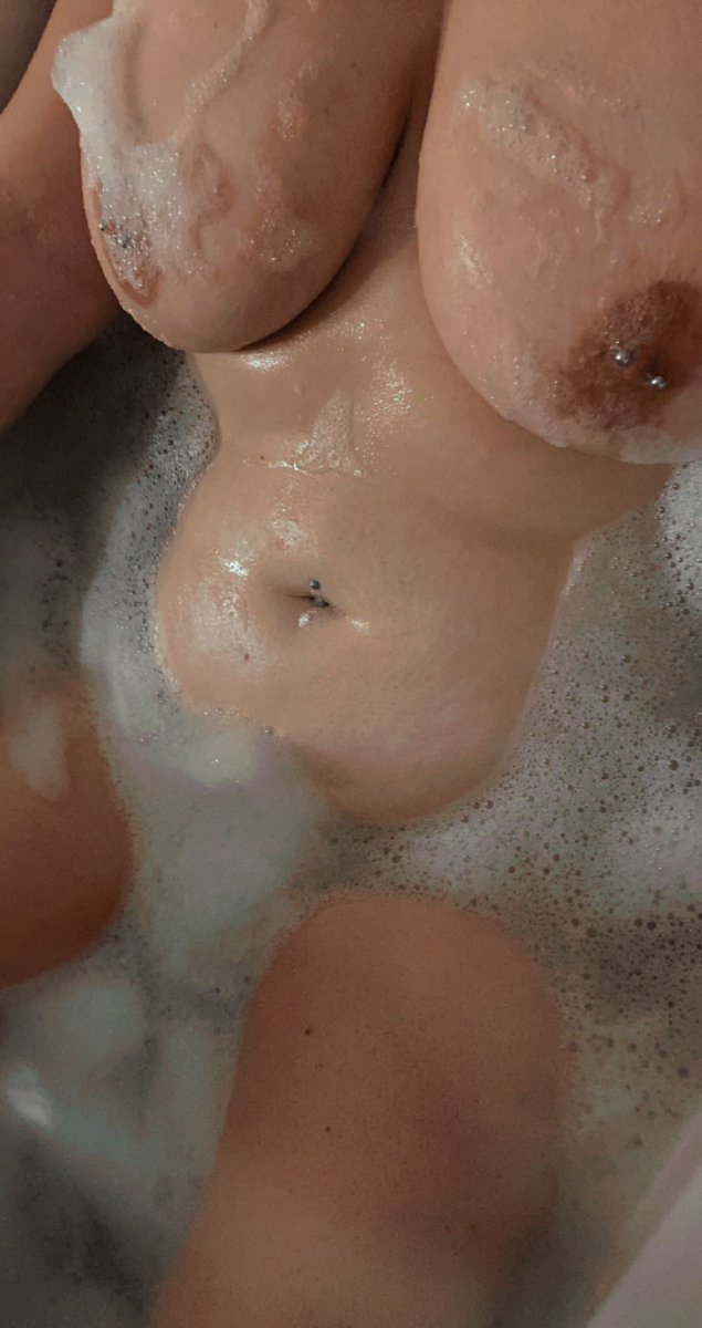 prettynpierced4's tweet photo. Would you fuck me? #onlyfans #PiercedNip #bath #fuckme https://t.co/jJcwQJOXLj