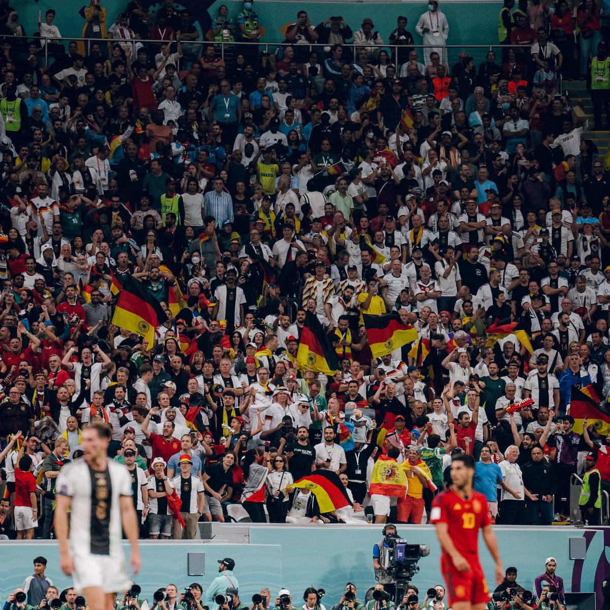 DFB_Team's tweet photo. Danke für eure Unterstützung! 🖤❤️💛

#ESPGER #GER #WM2022 https://t.co/lFggh9ptI3