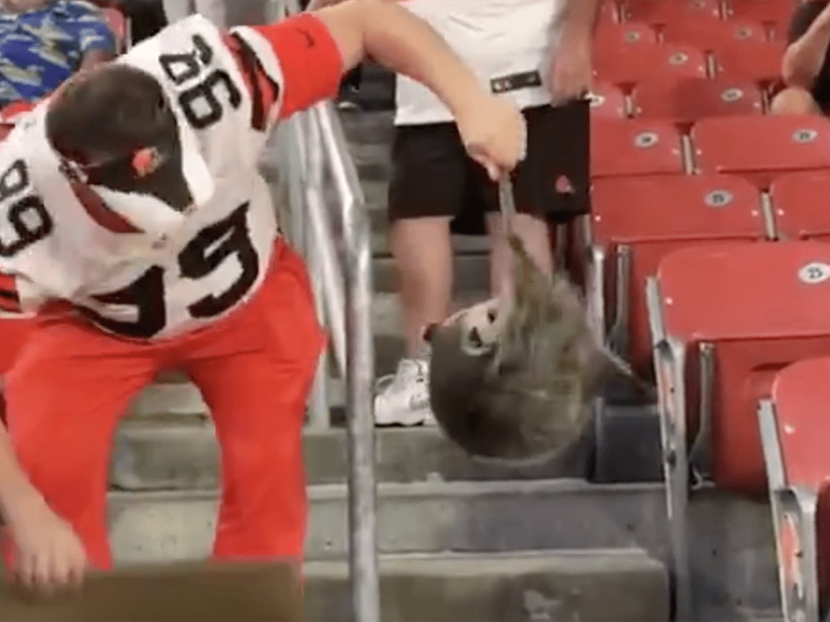 Scuba_Steve26's tweet photo. The Cleveland #Browns are 2-0 when wild animals are in First Energy Stadium https://t.co/x8Irtyd78J
