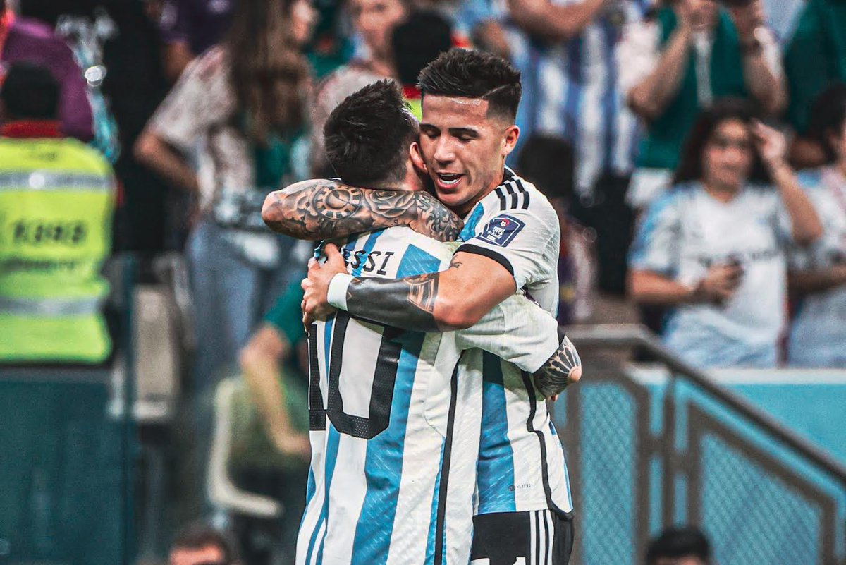 fcbfn_live's tweet image. Enzo Fernandez wrote this on his Facebook in 2016, after Messi annouced his retirement from Argentina NT.

6 years later, Leo Messi assisted Enzo's first goal for Argentina in a must win World Cup match.

Football is beautiful 🥹🖤