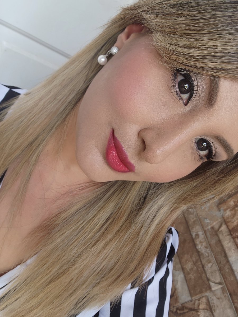 evelynsinger86's tweet photo. #makeup #selfie #sunday https://t.co/g5sTCll9Gl