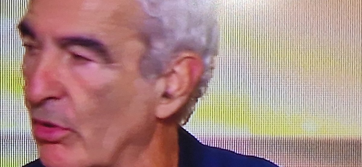 PsYssKO's tweet photo. @RaymondDomenech s'il te plaît, fait quelque chose pour tes oreilles ... 
#EDS @lequipedusoir @lachainelequipe https://t.co/EPELCygNFl