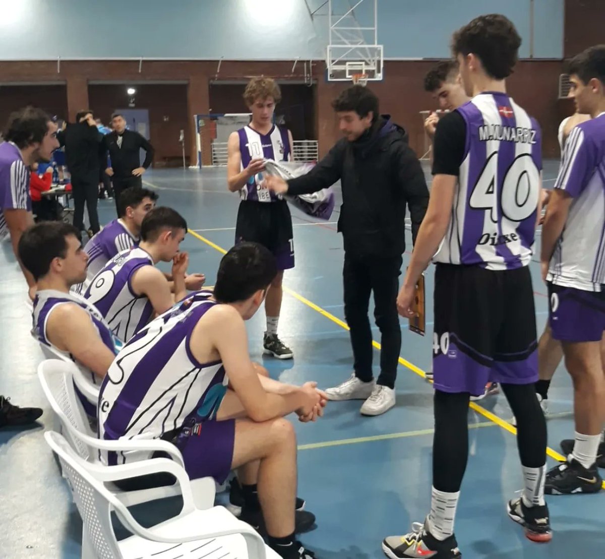 Ointxe's tweet photo. 1. maila nazional 🏀⛹️♂️
Garaipen garrantzitsua Urretxun lortutakoa, markagailuan atzetik aurrera joanaz 💪
@GoierriSaski 76 ▶️ 79 @MUnibertsitatea Ointxe!
Zorionak, lan bikaina! 💯🔝
#HarrobiaGureEtorkizuna #saskibaloia #pasioa #MutilakLanDaLan 😈 https://t.co/znc7XnwFG4