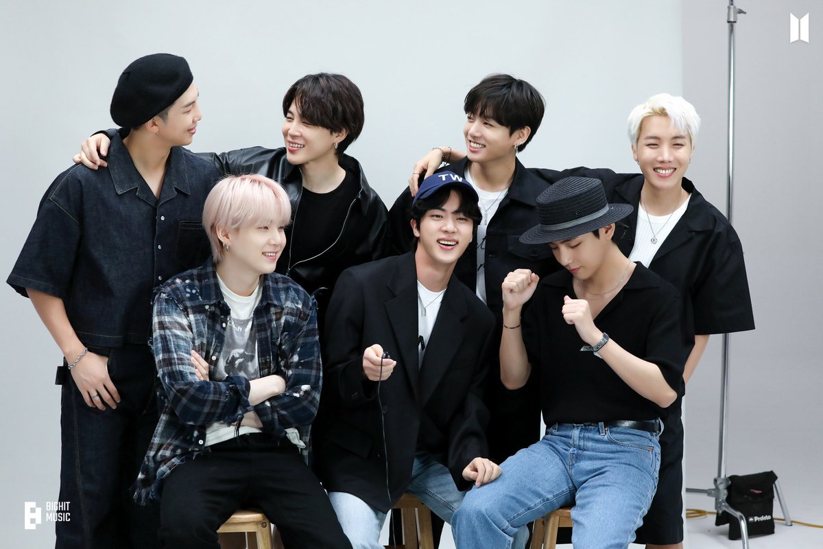 BakeryArmy's tweet photo. 💜Delivered by: BTS!

💜 From: anon

💜To: @dizseasee

💜Message: *attached*

💜 Song to listen to: https://t.co/SyybeMLkv1 https://t.co/kl7iYhSkta