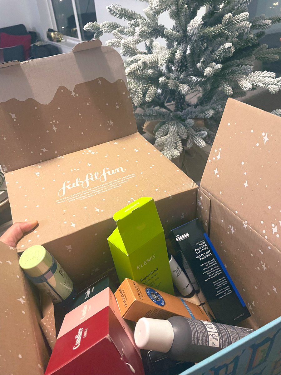 Christmas came early with <a href="/FabFitFun/">FabFitFun</a>! #fffgiveaway #ExperienceElDorado #fabfitfun <a href="/ElDoradoResorts/">El Dorado Resorts</a>