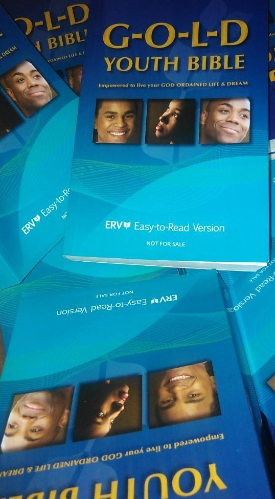 iamjedmos's tweet photo. Mat 4:4
Jesus answered, "It is written: 'Man does not live on bread alone, but on every word that comes from the mouth of God."
Receive ur very own Bible✨the first five people in Bulawayo to interact with this will receive Youth Bibles....Easy to read version.... #makethistrend https://t.co/snFyImBeio