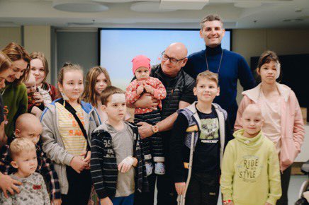 StationCDRKelly's tweet photo. Visited OCHMATDYT Children's Hospital in Kyiv today. Met the inspiring support staff and young patients injured by horrific Russian attacks. Please help in my efforts to save other children with a donation to purchase ambulances for Ukraine. Donate at https://t.co/nADFga7aOp https://t.co/Xx51syxEr3