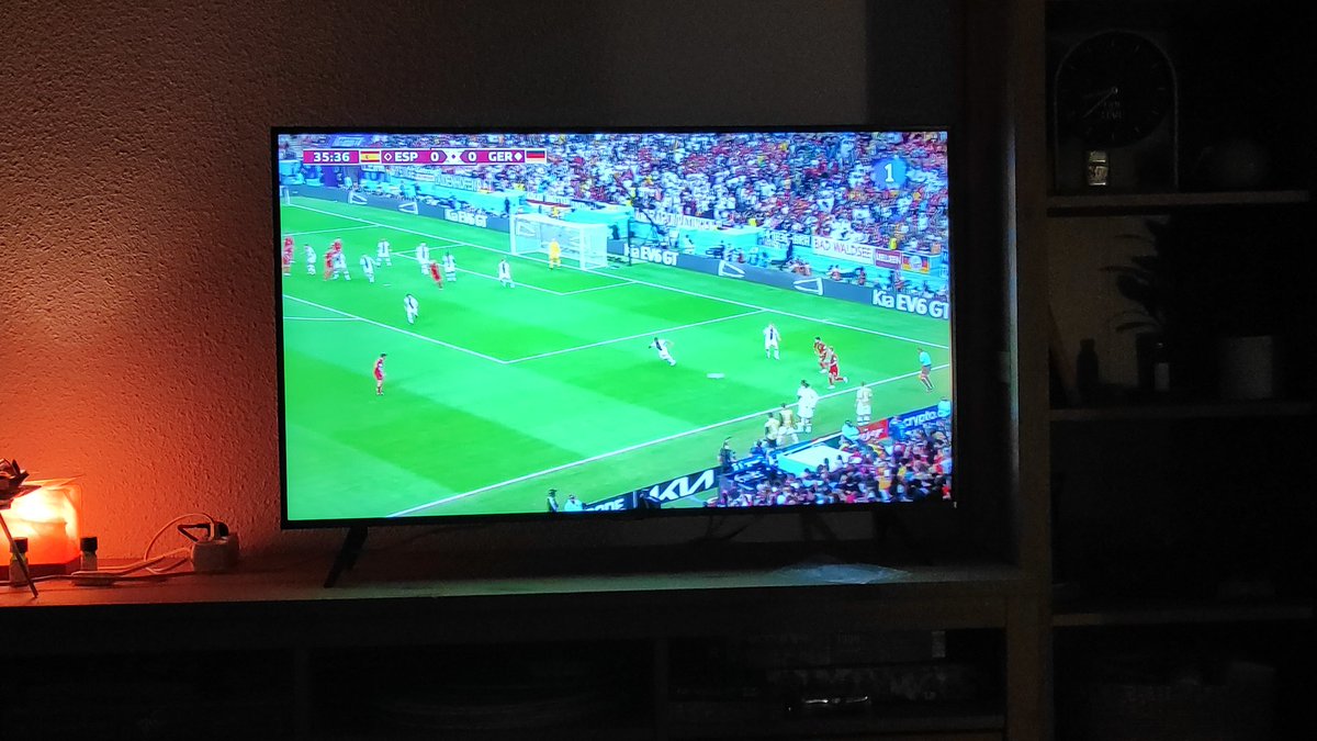 #ESP 1 vs 1 #GER Cuando dos equipos top van a presionar tan arriba y arriesgan con balón, hace que el partido sea divertido para el espectador por las ocasiones que se generan y en donde los detalles marcan la diferencia. De lo mejor del mundial y empate justo ⚽