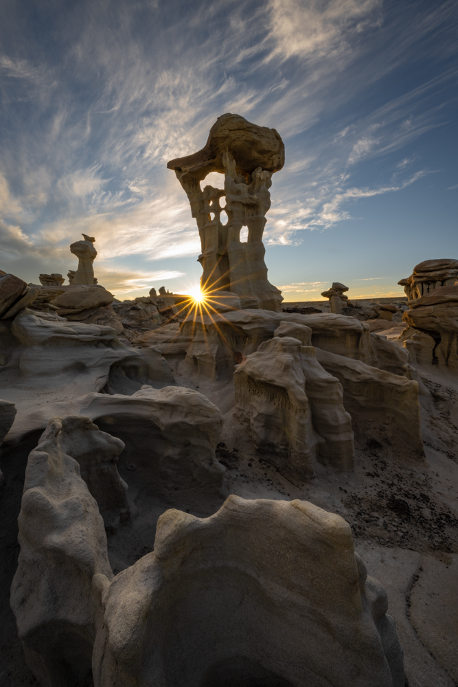 GeorgeBuxbaum's tweet photo. Travel with me to an Alien World full of sandstone hoodoos, dinosaur fossils, petrified wood, and more at Ah-She-Sle-Pah Wilderness, New Mexico. 
https://t.co/c9LWCXH7B6
#NewMexico  #Bisti #ahsheslepah #alienlandscape #sunburst #sunset #sunsetphotography #georgebuxbaumphotography https://t.co/1TJQVfitt9