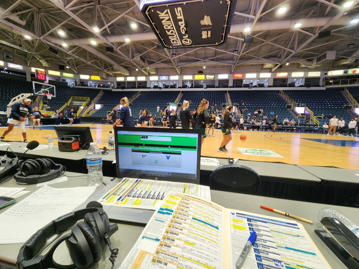 JonGrossPxP's tweet photo. Championship Sunday 🏆
Two games left in the 2022 @GCShowcase! 🏀

🥉Third-place game: No. 23 @novawbb vs. @USFWBB (5 p.m.)
 
🥇Championship game: No. 21 @BaylorWBB vs. No. 22 @umichwbball (7:30 p.m.)

Join our @FloHoops crew! On the call with @ABepko and @NoahGruner1 📺🎙 https://t.co/8glt7Nwr5Y