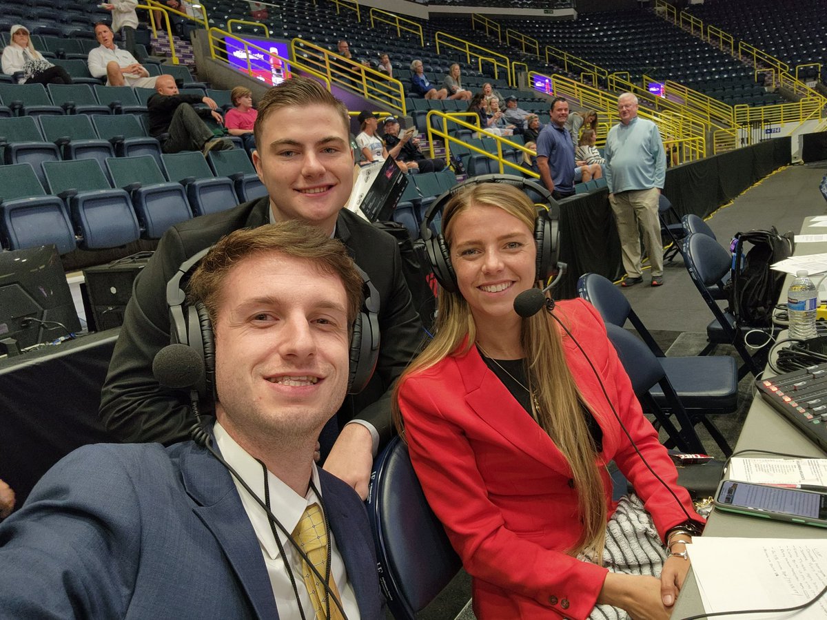 JonGrossPxP's tweet photo. Championship Sunday 🏆
Two games left in the 2022 @GCShowcase! 🏀

🥉Third-place game: No. 23 @novawbb vs. @USFWBB (5 p.m.)
 
🥇Championship game: No. 21 @BaylorWBB vs. No. 22 @umichwbball (7:30 p.m.)

Join our @FloHoops crew! On the call with @ABepko and @NoahGruner1 📺🎙 https://t.co/8glt7Nwr5Y