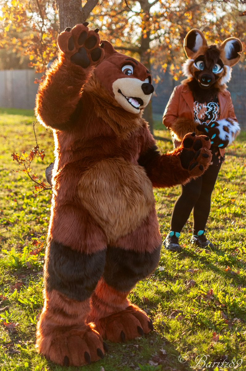 GrizzlyBearFrey's tweet photo. Can someone pls help me scratch my back ?!?

Fursuit by FTW

#fursuit #bear https://t.co/GYBRPyaRn1