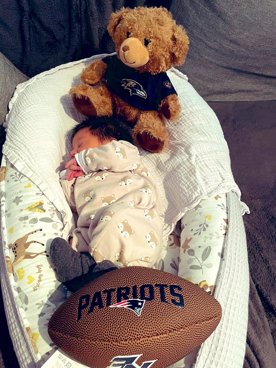 Flender2101's tweet photo. Touchdown! 👶🏻🏈

Das #ranNFL Baby hat es noch rechtzeitig in der letzten Saison auf die Welt geschafft

Danke an alle #ranNFLsuechtig en, die uns die letzten Jahre begleitet haben

Danke an @ransport @ProSiebenMAXX @ProSieben @Icke41 für die schöne Zeit!

#ForeverNE #RavensFlock https://t.co/K0i1ob0eXH