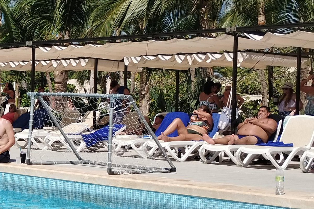 El Diego está en una pile en Punta Cana