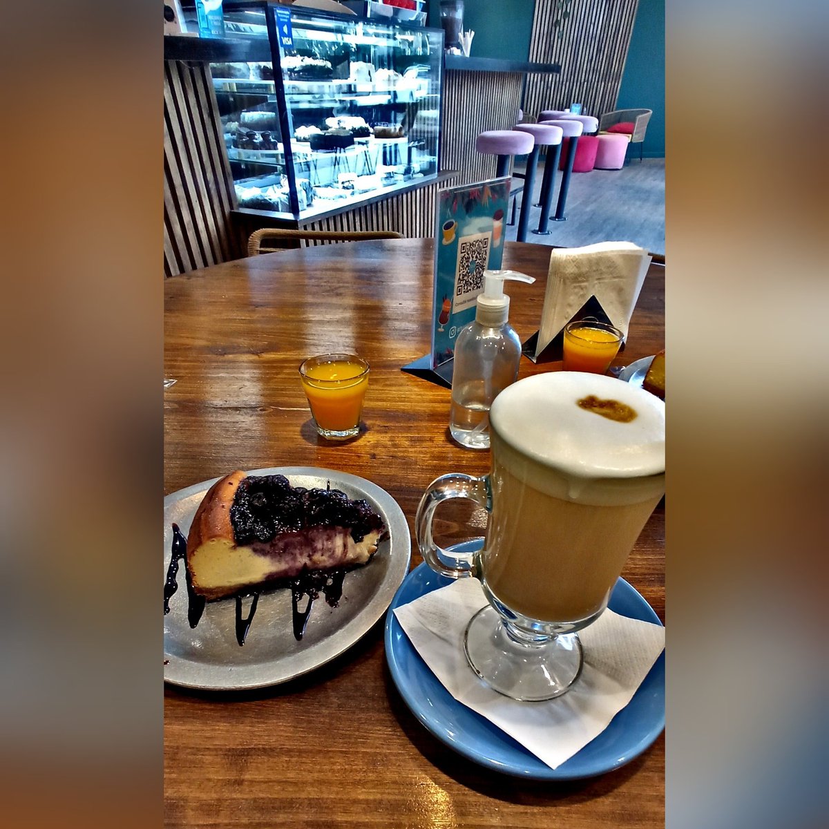 Cfhmartin's tweet photo. @Techconcatalina Tomando algo en Mendoza, Luzuriaga. 😁 https://t.co/WaFM2rMWZa