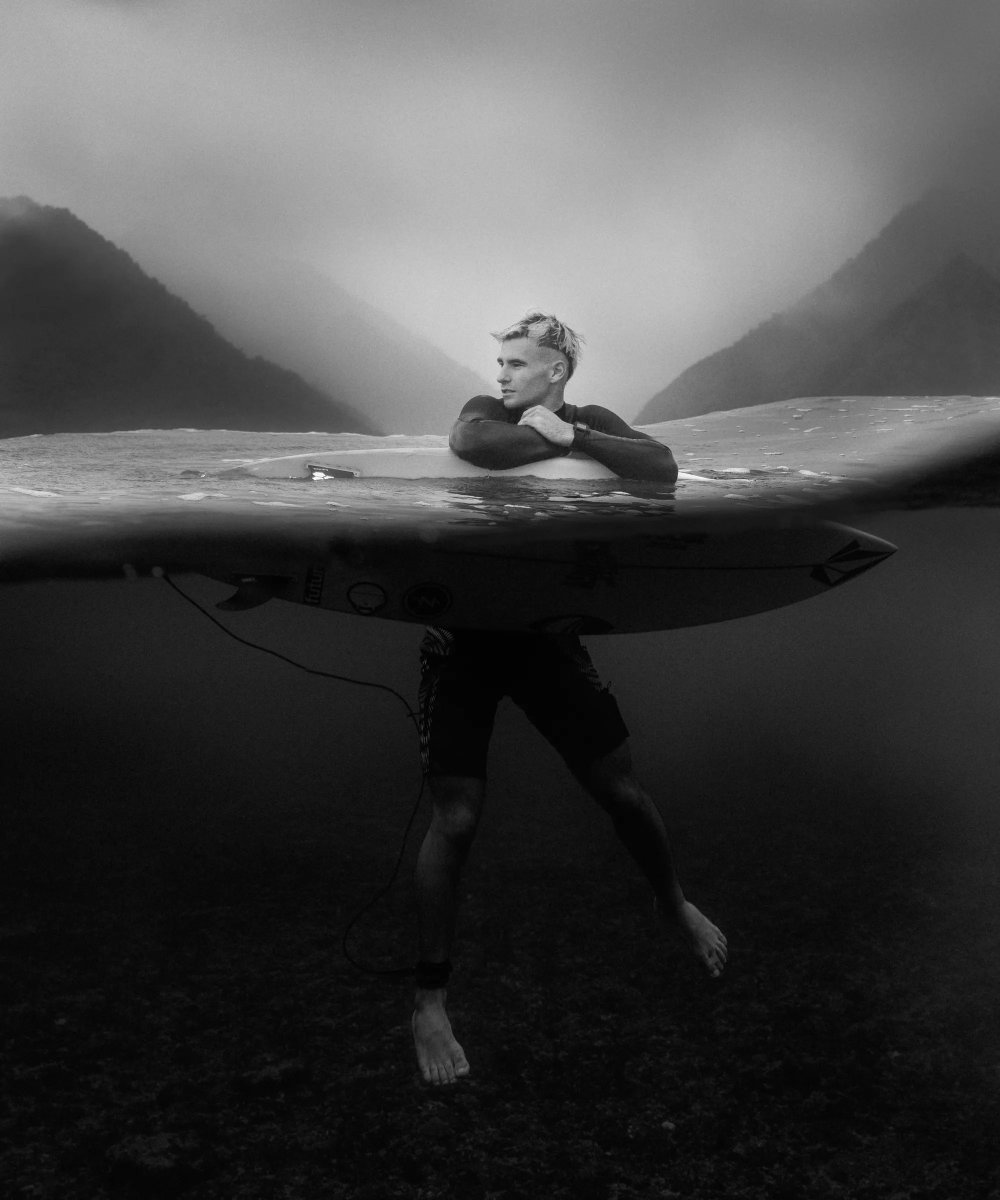 TheKitchen_CG's tweet photo. Tracks surfing magazine featuring Jack Robinson by Tim Swallow in Tahiti. 
"After chatting with Jack Robinson earlier this year about working together, he went on to have his strongest year ever, currently placed 2nd on the World Surf League leaderboard." https://t.co/VQPMQEPfOH https://t.co/MVQyxYFh22
