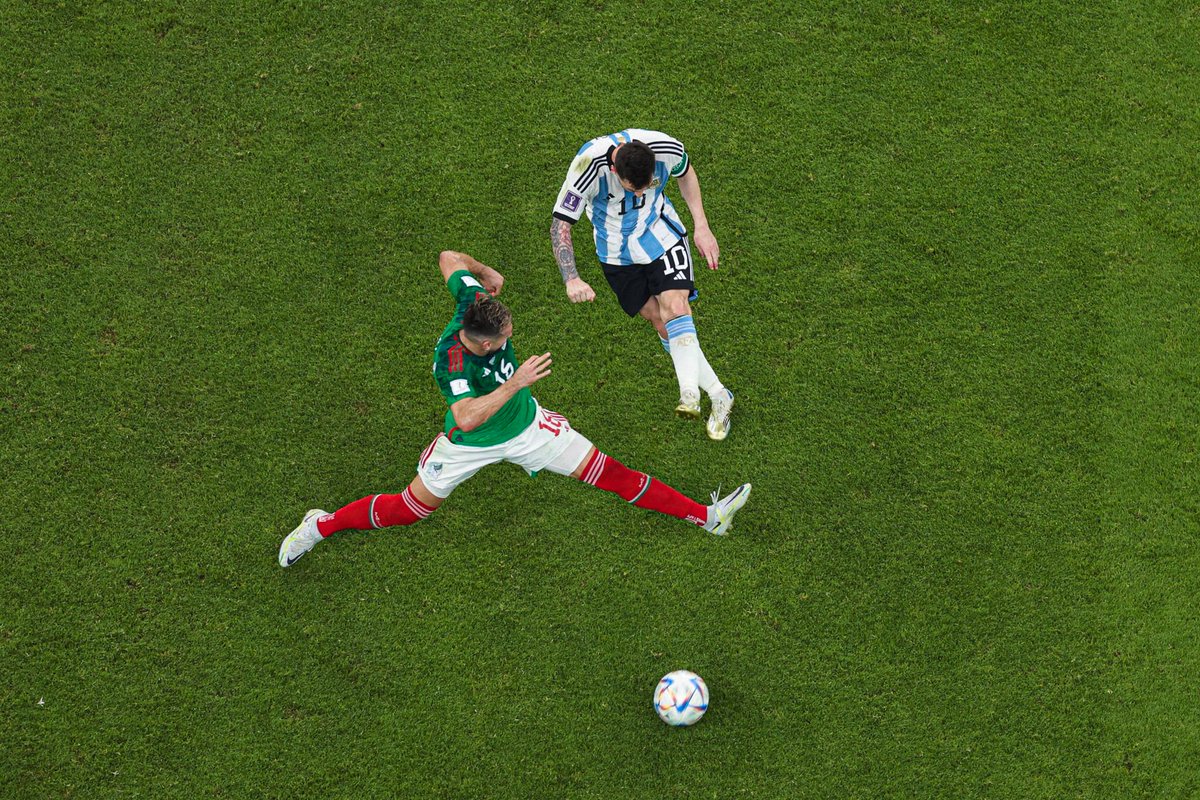 DaveOCKOP's tweet image. I go on too much about Lionel Messi but if you love football how can you not love Lionel Messi? Having read @sidlowe's article on last night's game I think I've come across some of the most beautiful football quotes from Angel Di Maria.

Thread 🧵