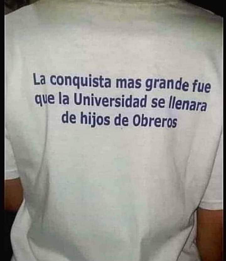 JoseAnt92747331's tweet photo. @josevico4 Como se permite a estos sinvergüenzas difamar a la presidencia de un país democrático de esa manera y no se le clausura la puta emisora?? https://t.co/qWS1Q2sLDF