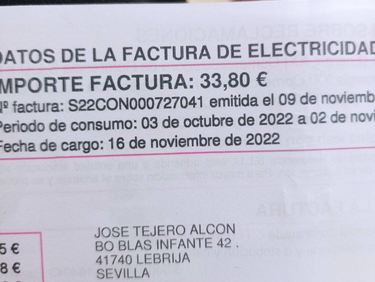 JoseAnt92747331's tweet photo. Me ha llegado recientemente la factura de la luz, tampoco es para echarse a temblar como berrean los fachas. https://t.co/UWzOMWek8P