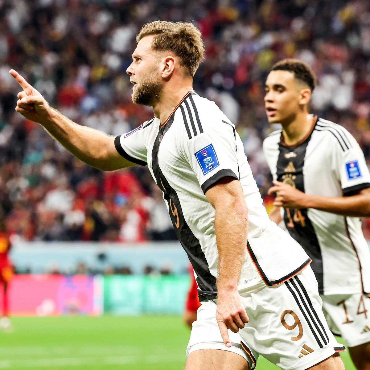esmuellert_'s tweet photo. Back in the game! 👍🏼🇩🇪 
Lücke sei dank. Was für ne Bude von Niclas Füllkrug! #Fuellkrug #ESPGER #esmuellert #Qatar2022 #WorldCup2022 https://t.co/miqoVvEtxH