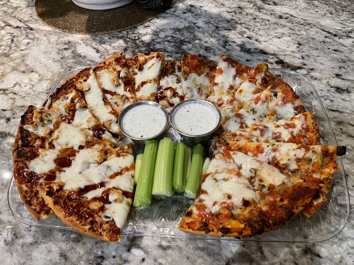 ColtD14's tweet image. Football &amp;amp; Pizza 🙌🏼👌🏼🏈🍕