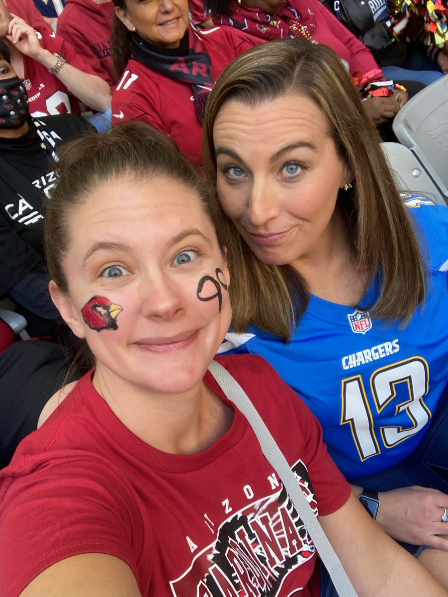 jazzer0229's tweet photo. BFF….but divided. #birdcityfootball https://t.co/tmEpfRNiuu