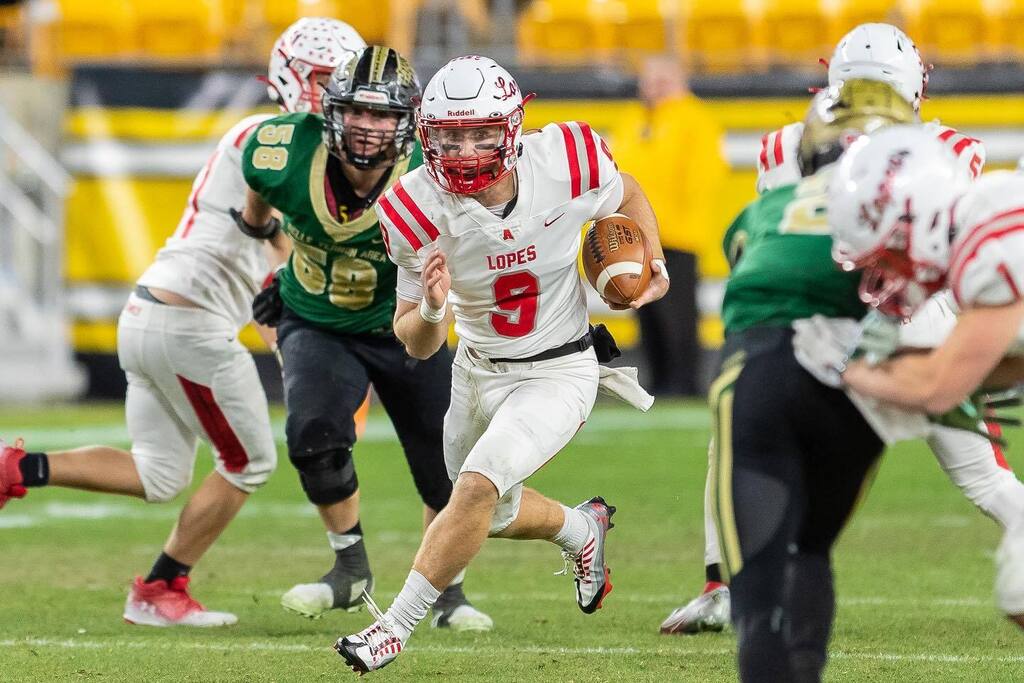 Some of our favorites of the @avonworthfootball from Friday night! instagr.am/p/Cleu6TLOkub/