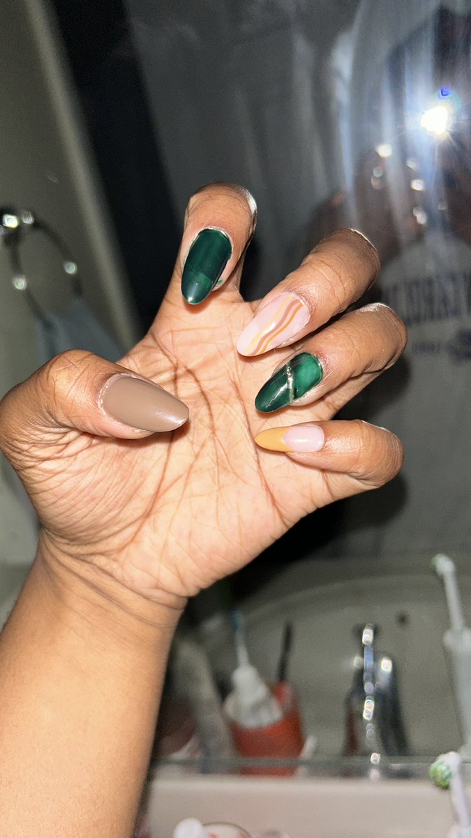 zaywatkinsyo's tweet photo. Weโre getting better๐๐ค #NailsAtHome #nailtwitter https://t.co/6yfzUnRf1H