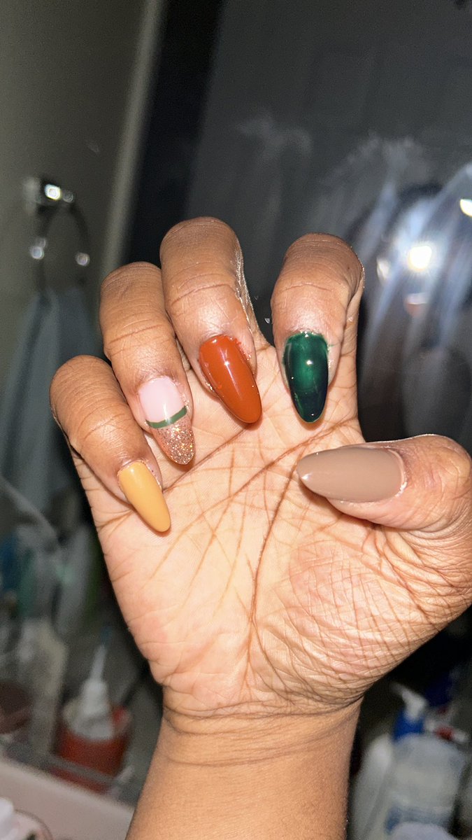 zaywatkinsyo's tweet photo. Weโre getting better๐๐ค #NailsAtHome #nailtwitter https://t.co/6yfzUnRf1H