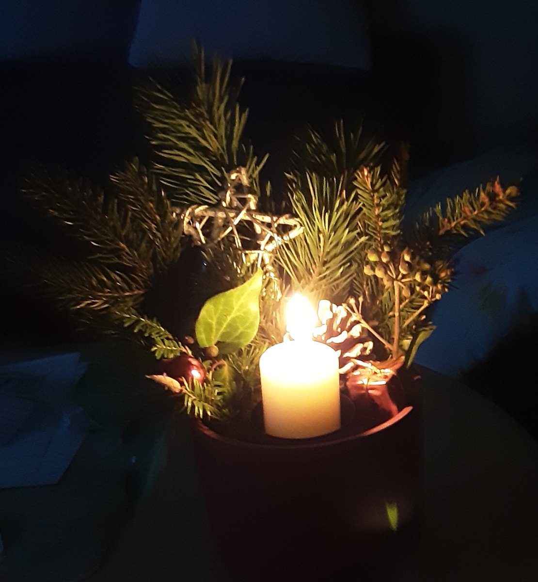 zeitspringerin's tweet photo. Habt eine besinnliche Adventszeit. :) https://t.co/FGIZLxx8lB