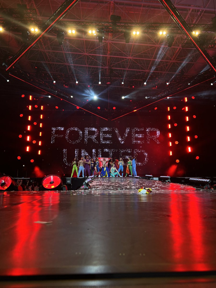 NowUnitedMusic's tweet photo. It’s NOW UNITED FOREVER! Thank you, Uniters. We love you! #ForeverUnitedTour https://t.co/Ok6k66Z2mI