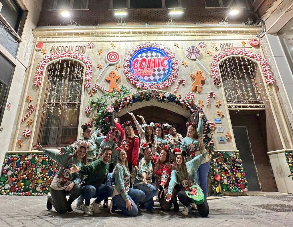 PortalDisneyES's tweet photo. Hoy hemos tenido comida de Navidad de influencer Disney en #ComicPlanet en Madrid ♥️ https://t.co/YidrQSBwpR