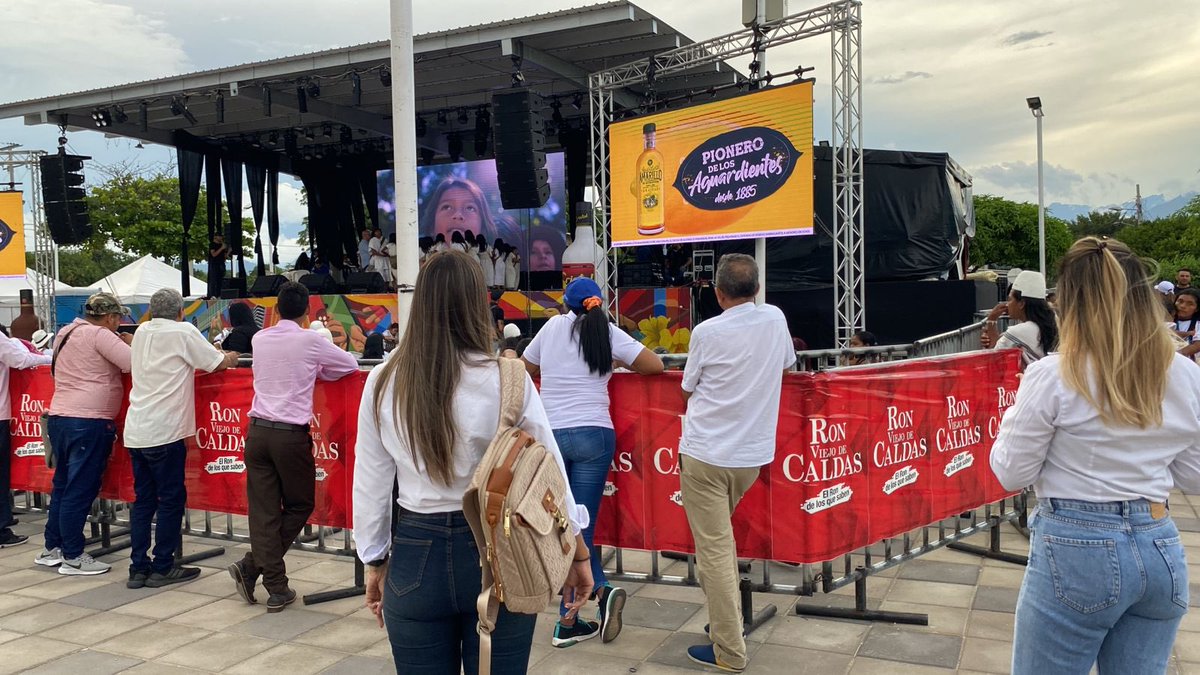 #AEstaHora desde la Plazoleta de Villa Miriam en el Festival Étnico Intercultural <a href="/CruzRojaCesarOF/">Cruz Roja Cesar</a> <a href="/AlcaldiaVpar/">Alcaldía de Valledupar</a> <a href="/MelloCastroG/">Mello Castro</a> <a href="/SecGobiernoVup/">Secretaría de Gobierno Municipal</a> <a href="/LEGALVIS/">Luis Enrique Galvis</a>