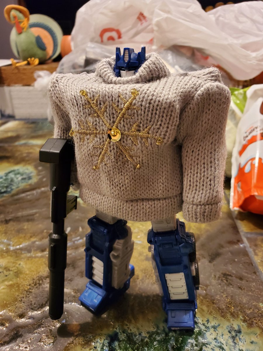 OTwentyFourOW's tweet photo. So Target has these lil $3 sweater ornaments... https://t.co/cwB7B1TJiR