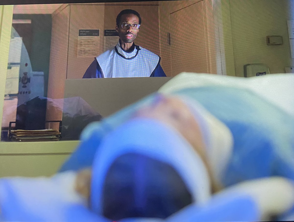 I spy with my little eye <a href="/deedubs57/">Damian Washington</a> on the first episode of <a href="/deadtome/">Dead To Me</a> starring <a href="/1capplegate/">christina applegate</a> and <a href="/lindacardellini/">Linda Cardellini</a> How cool is that?!? #MSCommunity #StrongerTogether