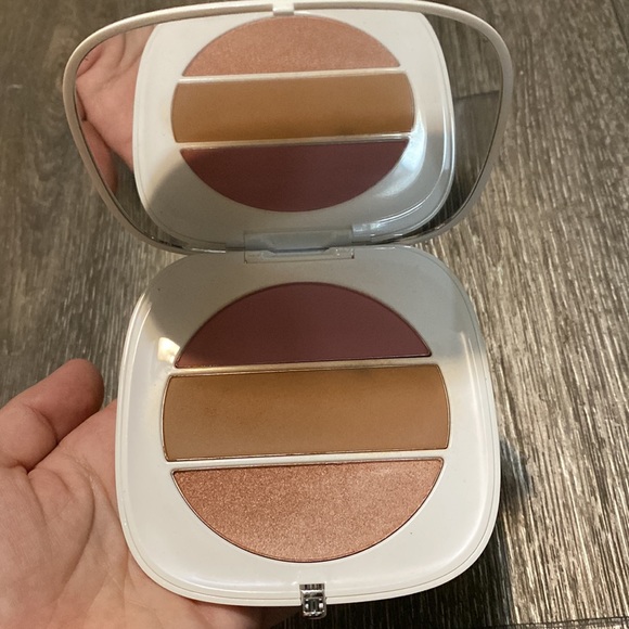 FinickyFinds's tweet image. So good I had to share! Check out all the items I'm loving on @Poshmarkapp #poshmark #fashion #style #shopmycloset #marcjacobs: posh.mk/FlAO9pE9ivb