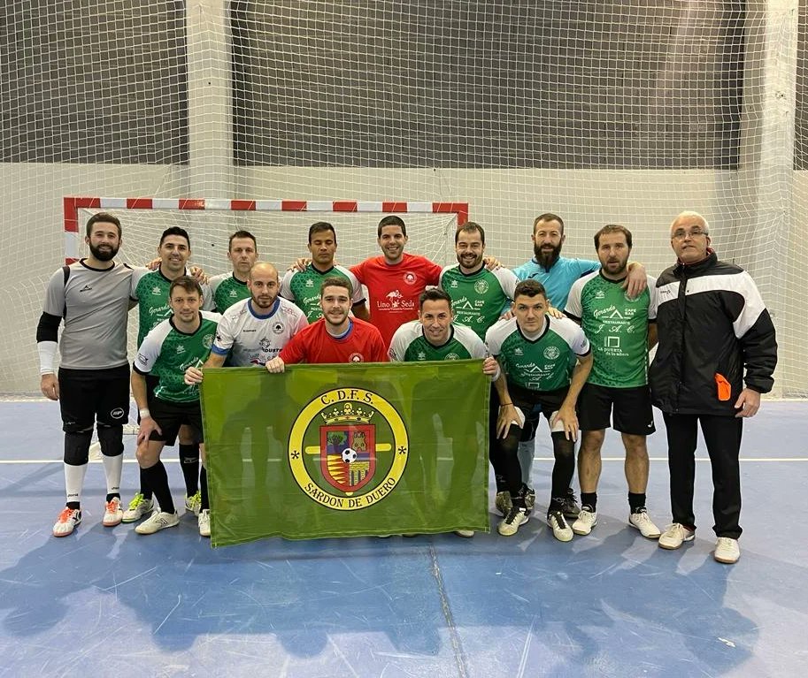 Victoria de nuestros chicos de Liga Oro en un partido importantisimo.  4 - 3  con goles de <a href="/isaacP20/">isaac.P</a> ⚽️⚽️, <a href="/Rosillo80/">Nacho Rosillo</a> ⚽️ y Chapi⚽️. 
Bonito día con la visita de nuestros amigos Guardia, Mario y Lara.
#SardonFutsal #SoyDelSardon #LaVerdePesa 💚💚💚