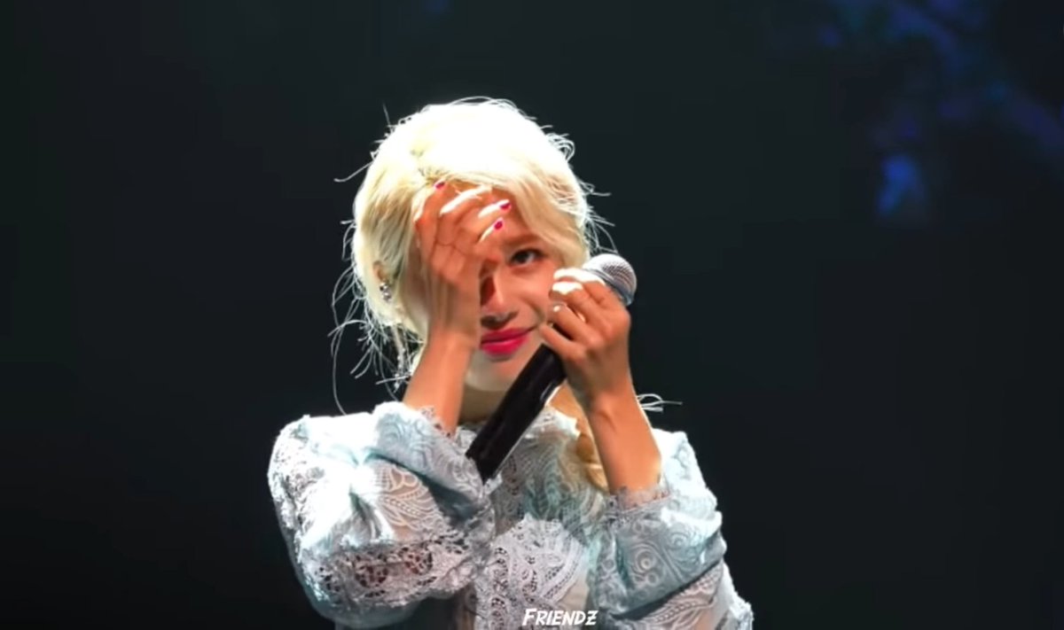 AstralBlasts's tweet photo. Mamamoo &amp; Moomoos are just so precious to her...Yongsun your moomoos will always be with you🥺 https://t.co/Vv1JyZpj7v