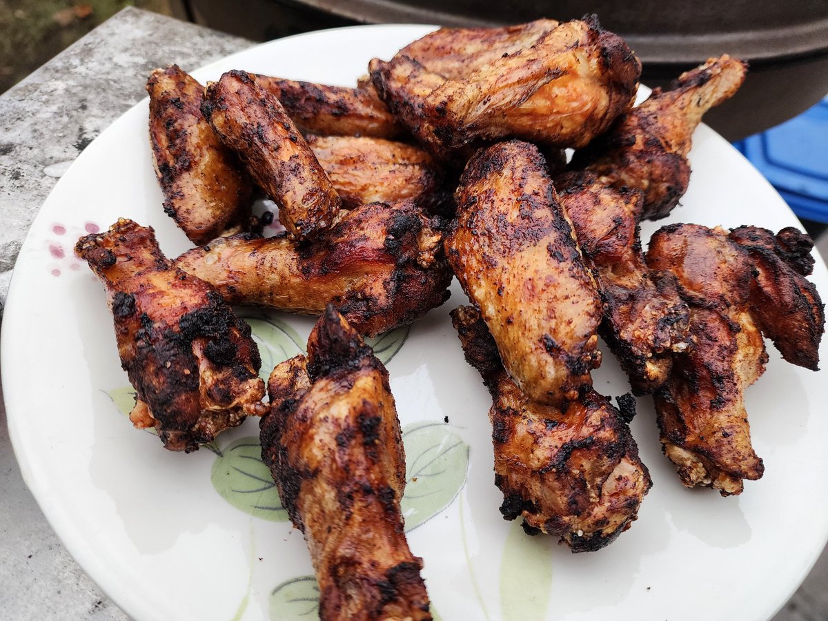 _GJK_'s tweet image. Messed around with the oil left in the turkey fryer and it didn't miss......smoked wings-oreos-chicken breast bone in. #smokedmeat #BBQ #deepfry #bbqadventures @thisgrilllife @recteq_official