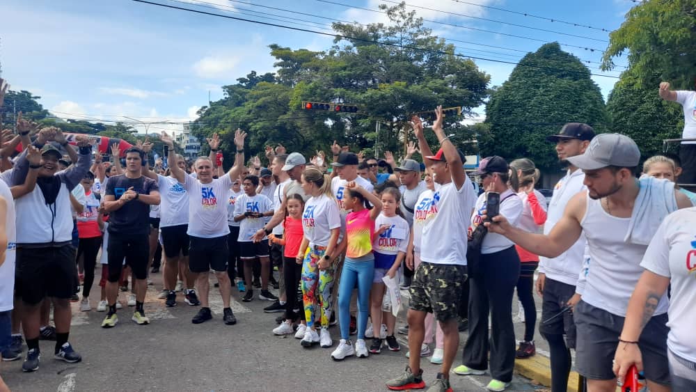 Sedebat_'s tweet photo. #Domingo #27Nov Presentes en la Caminata 5k Color Run, colorida y alegre actividad deportiva en nuestra ciudad, la cual fue organizada por la @Gob_Tachira @famitachirense y @cotatur_ve  contando con la participación del Gob. @FreddyBernal y la Primera Dama @KaremDeBernal https://t.co/4RyoZ0um7n