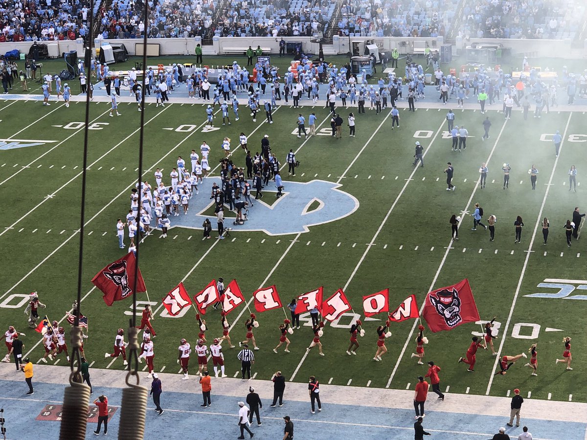 Hanging w. a longtime friend &amp; colleague <a href="/RDoreauk/">Robert Doreauk</a> at this weekend rivalry game was a treat! In a sea of blue, I proudly represented! 2 overtimes reminded that sometimes u just have to keep going even when u stand alone - it’s not over until it’s over- keep going - keep winning!